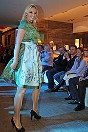 Munich Couture Dirndl Modenschau (&copy;Foto: Martin Schmitz)